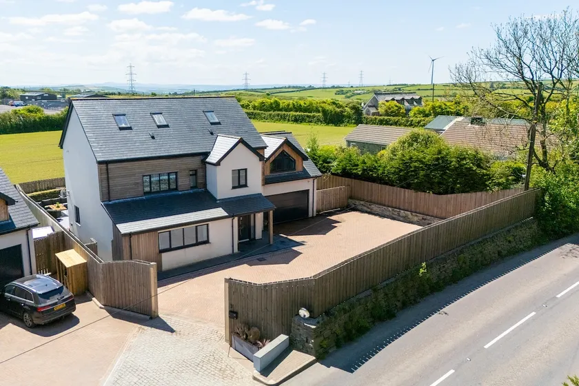 Shackled-Am-Not - Luxury home sleeps 8 with hot tub and games room North Cornwall - Image 1
