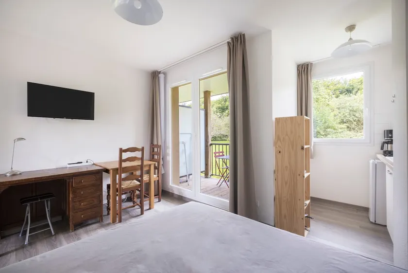 Normandy apartment with pool and garden - Image 1