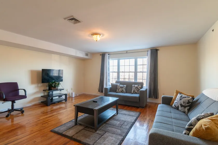 Lovely 3-Bedroom Apt. 5 miles from Newark Airport - Image 1
