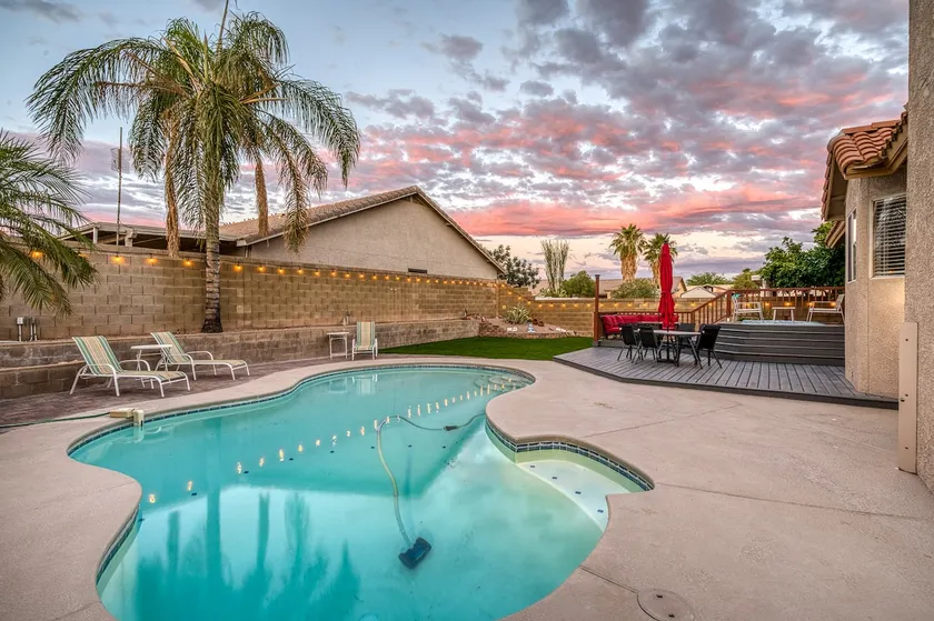 Paradise in Rita Ranch - HEATED POOL  - Image 1