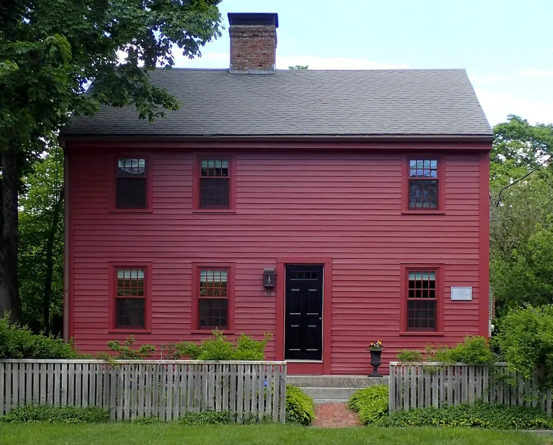 Historic colonial 4-bedroom home in coastal town - Image 1