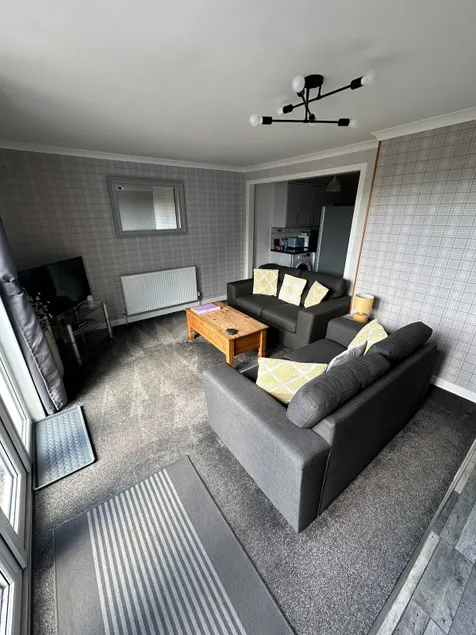 Self Catering Spacious 2 Bed Apartment with sea views - Image 1