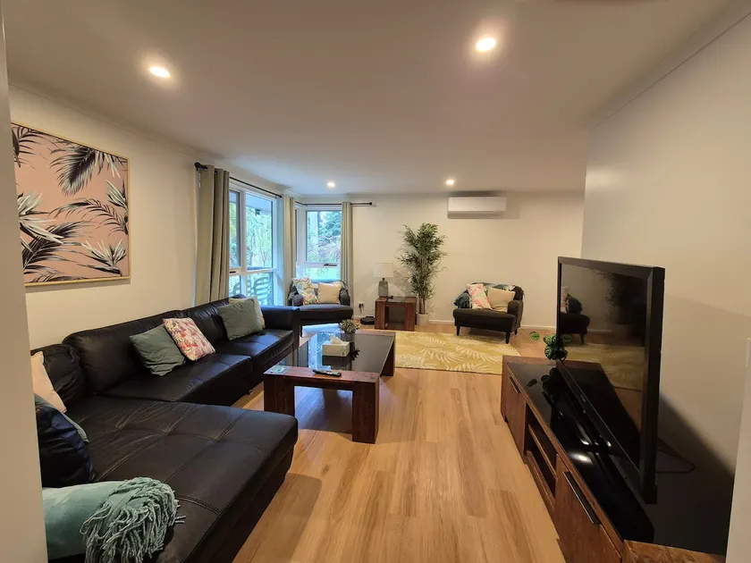 GreyGum Getaway fully renovated home in the forest - Image 1