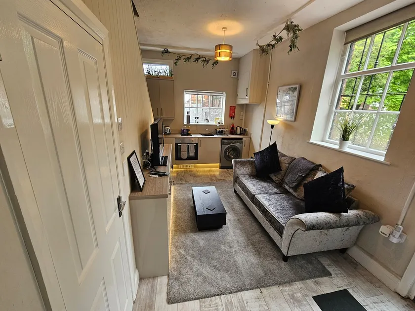 Carlisle Central, Cute Studio Appt, The Cupboard - Image 1