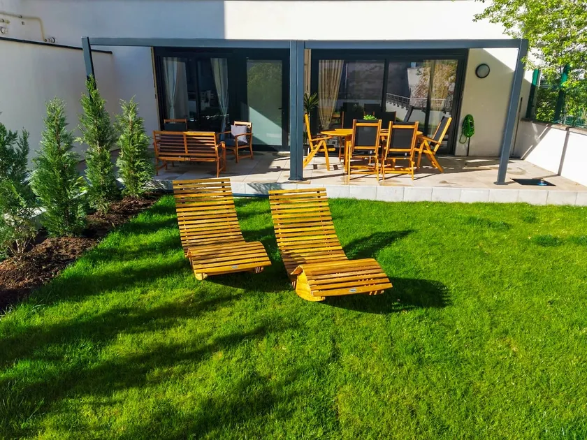 A Cozy Nest / Air conditioning. Terrace, 5 min to the center. Parking. - Image 1