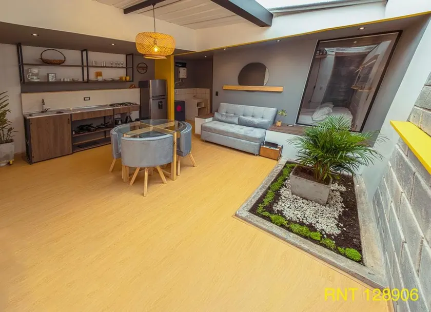 Modern house in the heart of Santa Rosa - Image 1