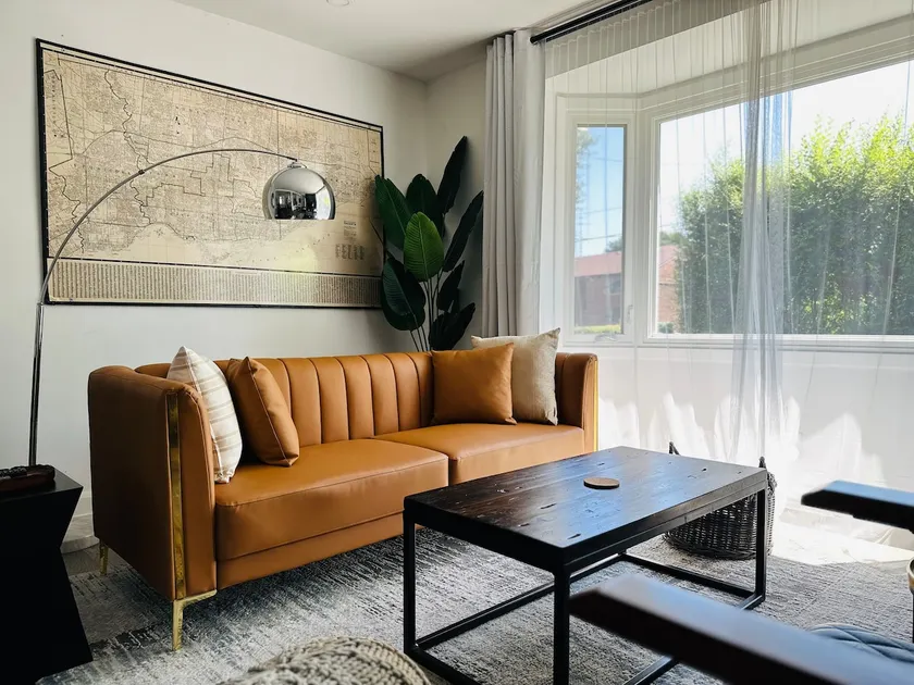 Welcome to Greenhills, a Charming Home w/ Parking - Image 1