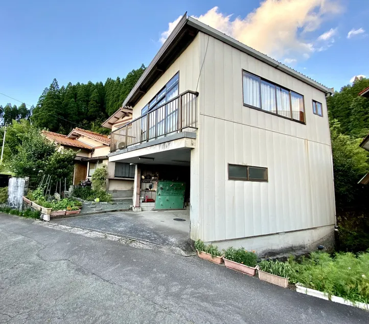 TAO pocco, an entire house for rent, garage house, 15-minute drive to Kurokawa Onsen, free bagels included - Image 1