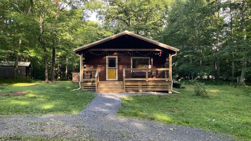 Cozy Log Cabin in the Catskill Mountains - Image 1