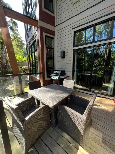 RAINFOREST GETAWAY - Directly on Spring Cove! - Image 1