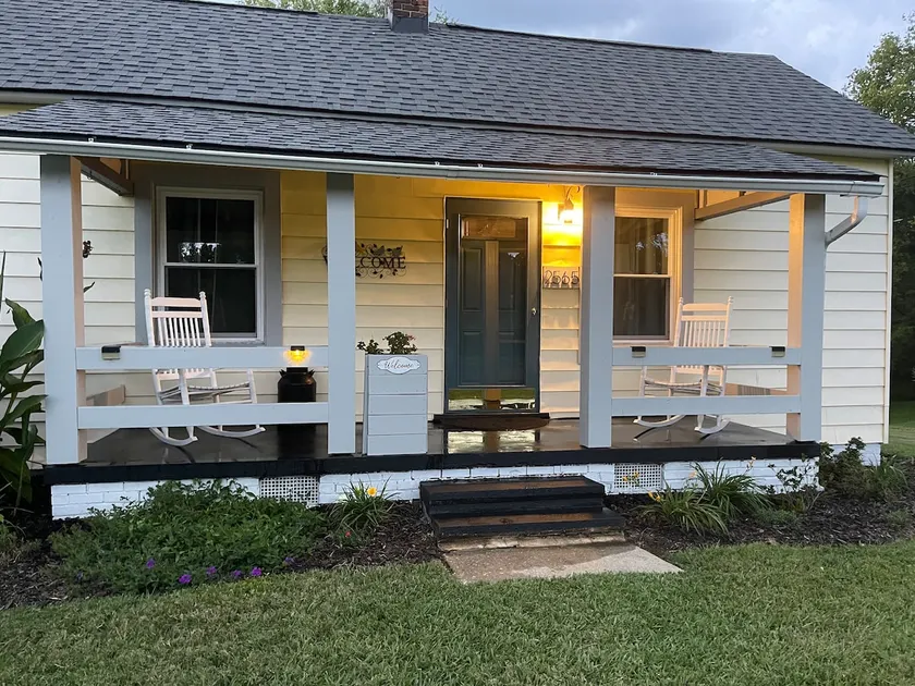 Historic 1910 Mill House with deck & fire pit - Image 1