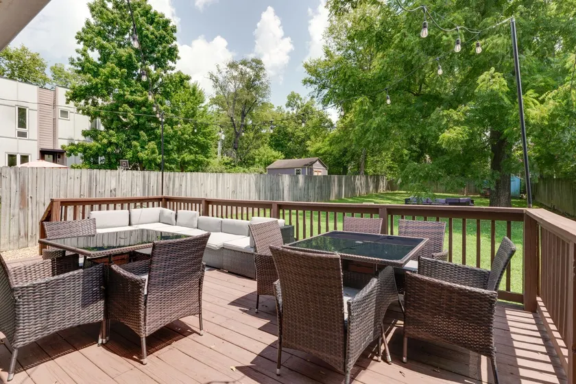 East Nash 3BR Fenced Yard | Deck | Parking | Pets - Image 1
