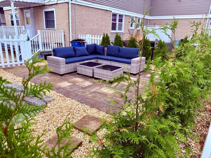 Lovely Seaside Park Getaway - Walk to Beach & Bay - Parking, Patio, BBQ - Image 1