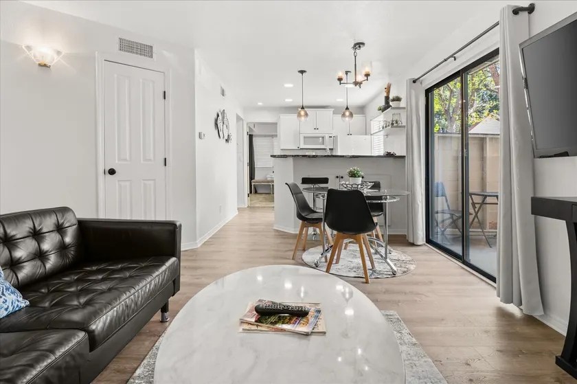 Beautifully updated 2BD/2BA 1st floor condo in DTC - Image 1