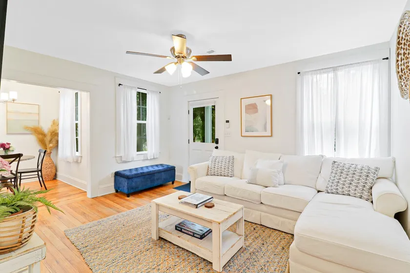 Stunning Pet Friendly Cottage, Beach Pass&Fire Pit - Image 1