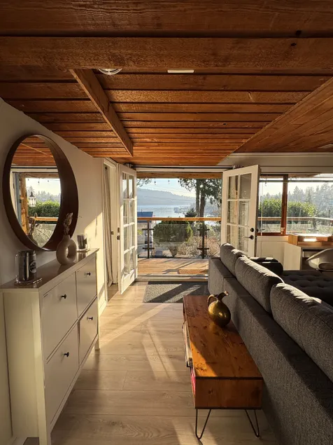 Deep Cove Ocean View Suite - Image 1