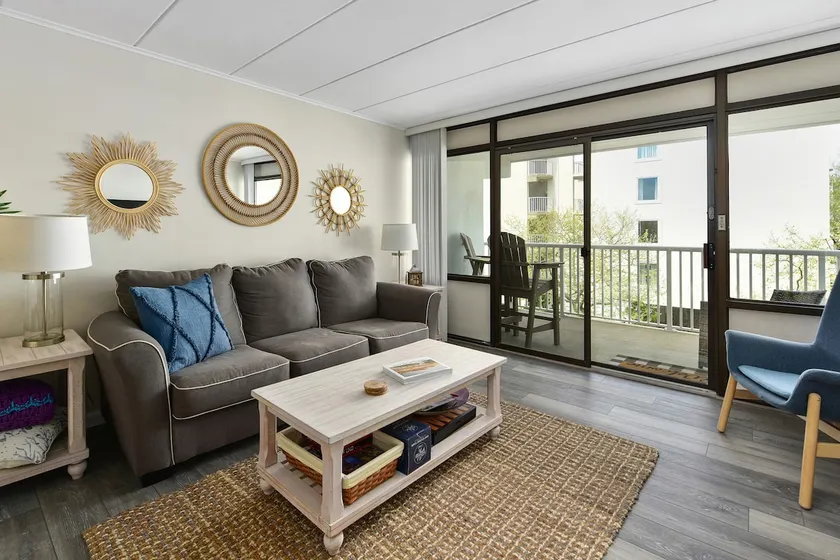 Oceanside Oasis - Stylish Condo Next to the Beach - Image 1