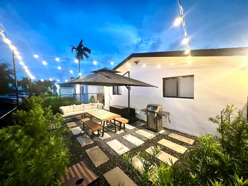 The Pass-Through | Brand New 2 | 1 Modern Villa - Image 1