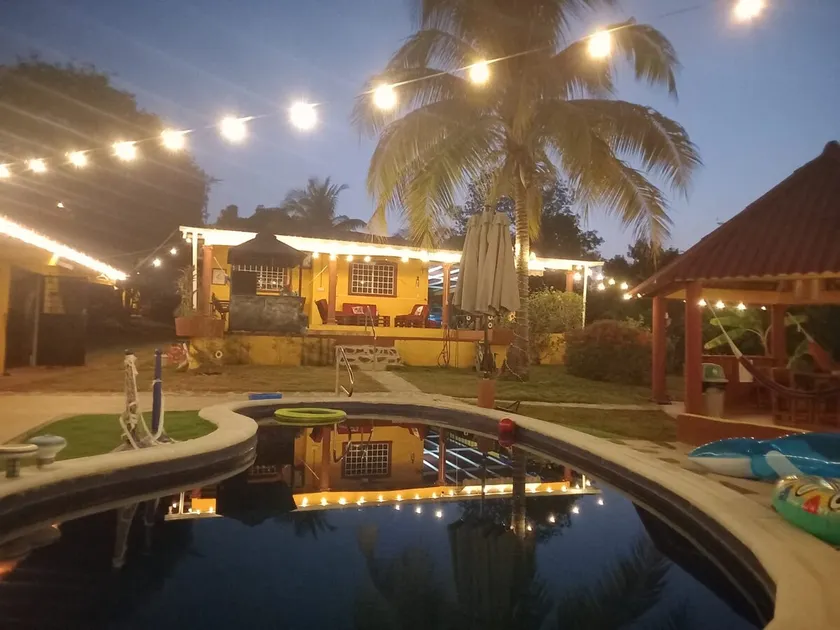 Spacious beach house with pool in lush Paradise - Image 1