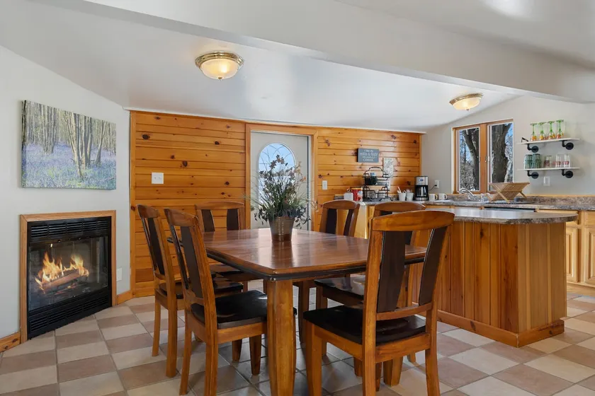 MQT 3BR Close to Ski/Bike - Enjoy Prime Location! - Image 1