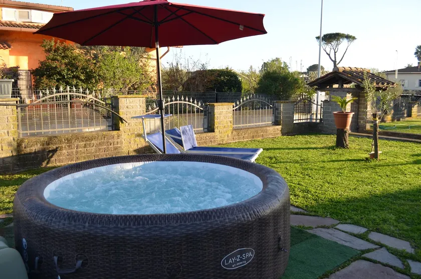Relax on Lake Bracciano with a garden and barbecue - Image 1