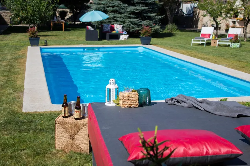 Luxury Singular Villa Rosa - Image 1