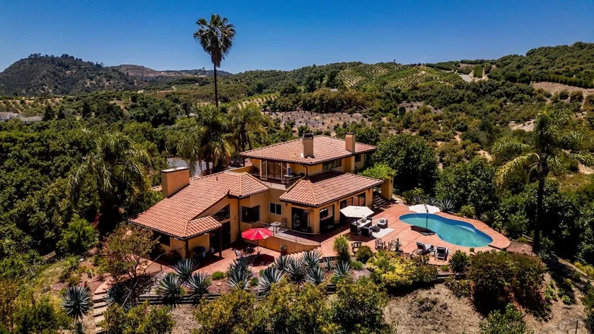 Secluded hilltop getaway with breathtaking views! - Image 1