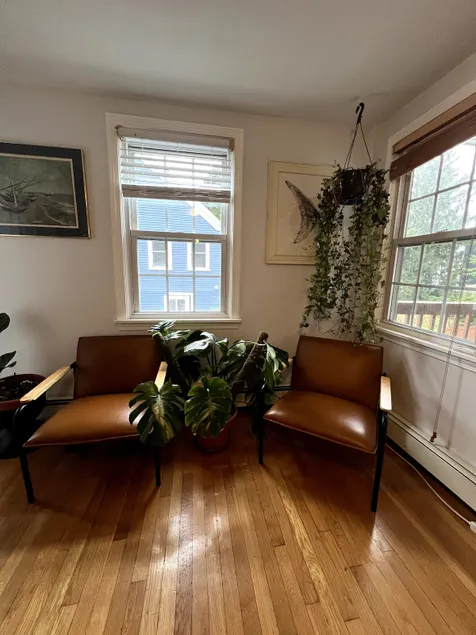 Cute 2 floor 2 bedroom apt. 5 minute walk downtown - Image 1