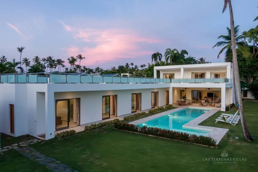 Super villa in Playa Bonita with swimming pool and garden - Image 1