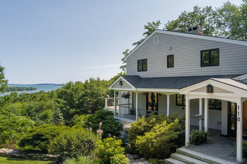Water views, privacy, decks, minutes to Portland - Image 1