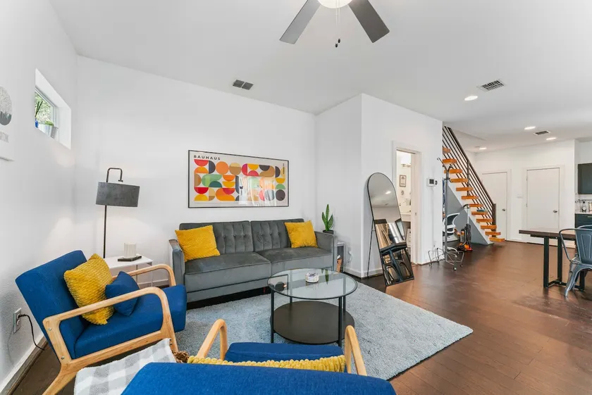 Downtown | Remote Work + Walkable City Stay - Image 1