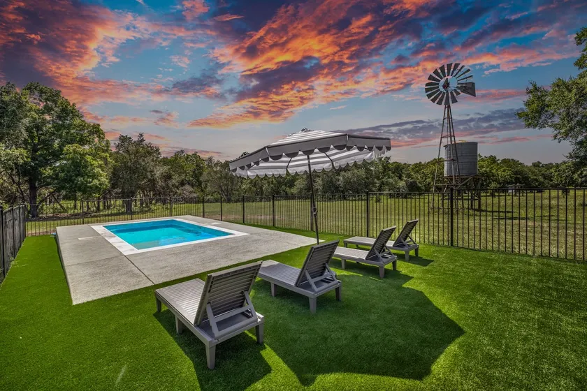 Hill Country Escape w Pool, Hot Tub & Highland Cow - Image 1