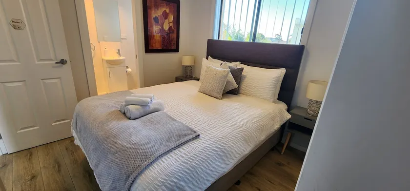 Wollongong Granny flat with 2 bathrooms & parking - Image 1