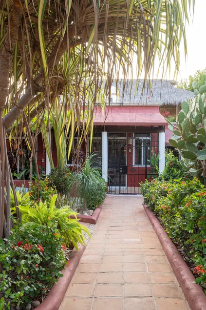 Hidden Gem! Charming 2 Bedroom Vacation Home! - Image 1