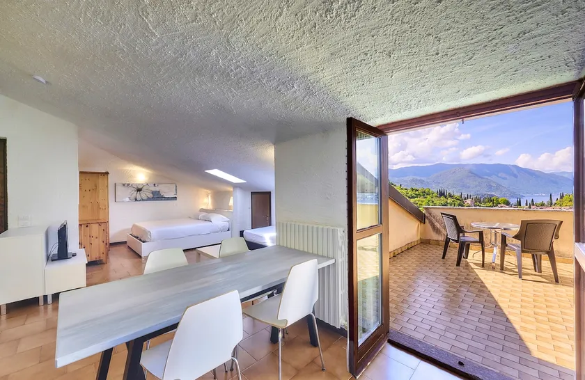 Private terrace with view near Varenna - Image 1
