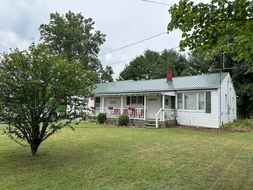 Clean and cozy country setting near Lewisburg - Image 1