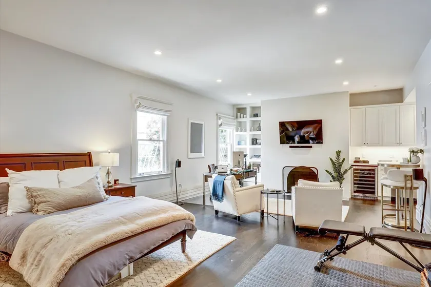 Executive, remodeled studio in PacHeights - Image 1