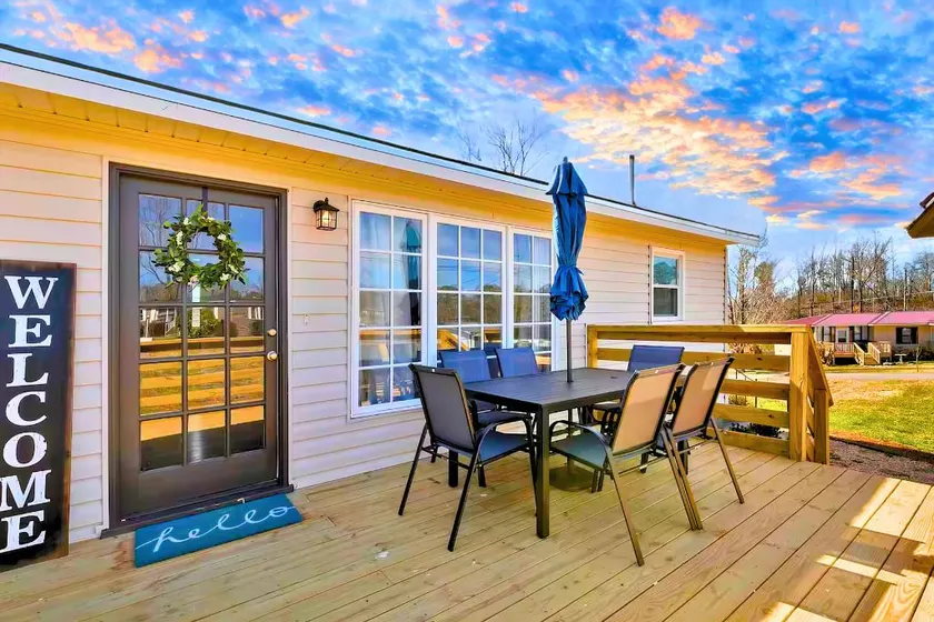Birmingham Retreat for Families & Groups: Sleeps 8 - Image 1