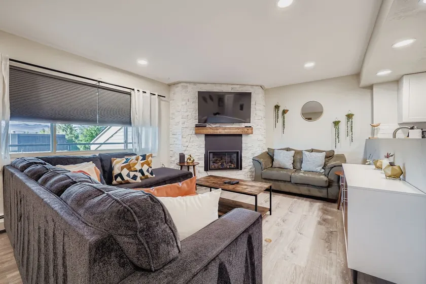 Lake View 3BR Sleeps 8 | Walk to Dillon Marina - Image 1
