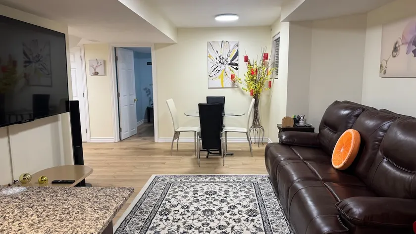 2 bedrooms basement Guest suite separate entrance - Image 1