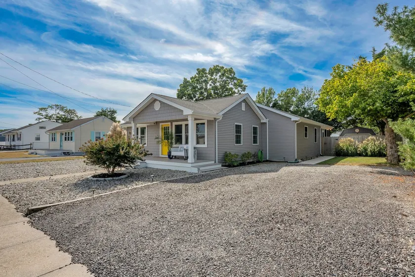 The Caspian. A Mid-Century Modern Bayside Retreat - Image 1
