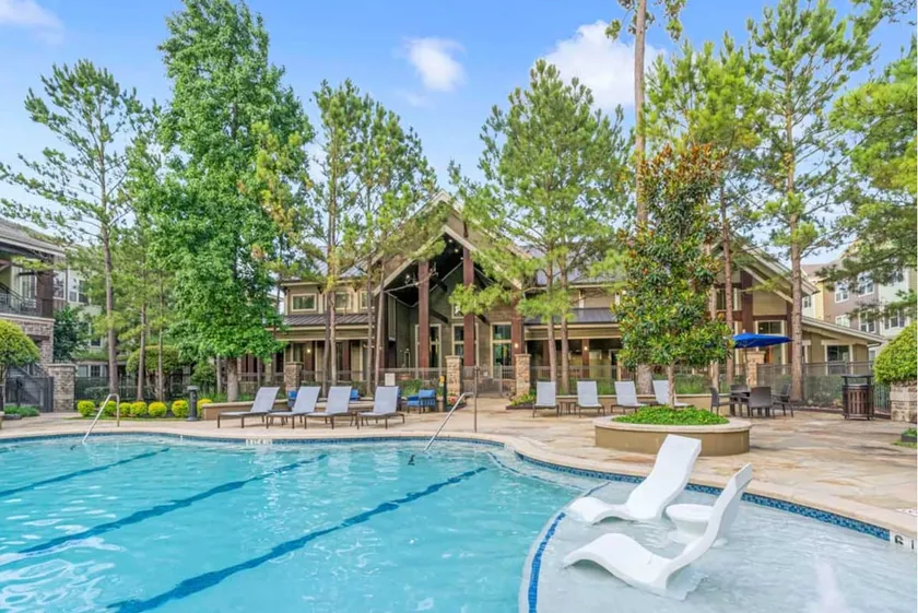 Spacious Pool View 1 Bedroom/1 Bath Condo in The W - Image 1