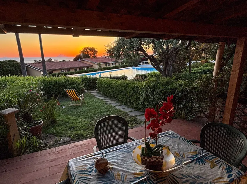 Lovely place with a pool - Image 1