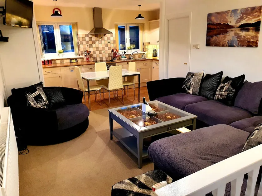 Peaceful 2 Bedroom Self Contained UpsideDown Annex - Image 1