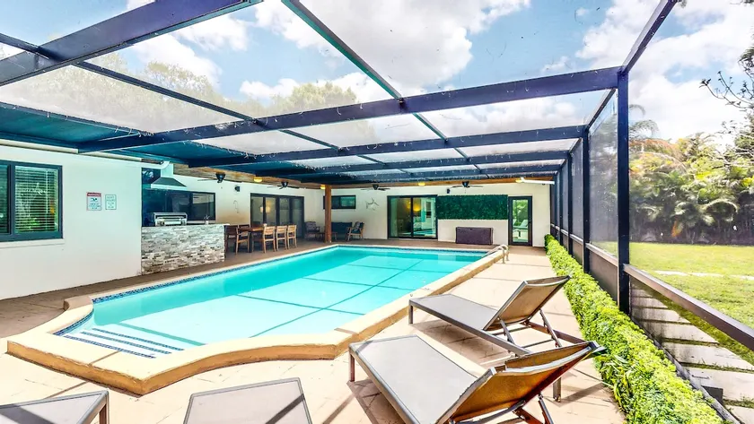 Fully Remodeled 4 bed 4 bath Retreat, Heated Pool - Image 1
