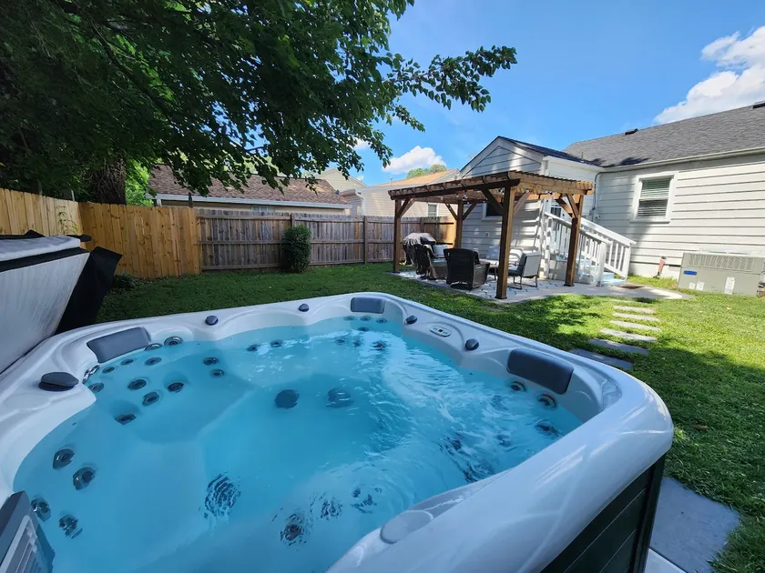 Cozy Cottage w/ Hot Tub, Pool Table, Fenced Yard - Image 1