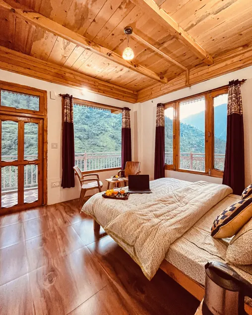 Spacious mountain view cottage in Tirthan Valley - Image 1