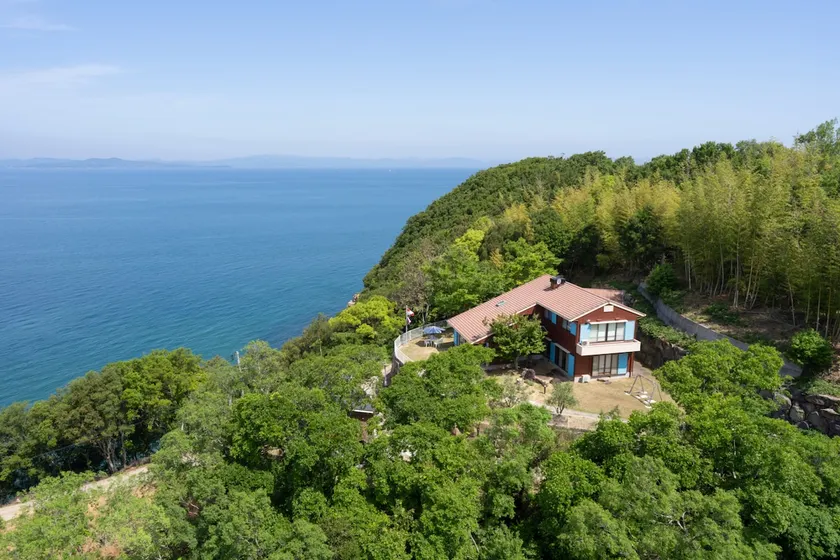 Rent a whole house on a hill with a view of the sea/Shodoshima [Blue Amalfi] Main building - Image 1