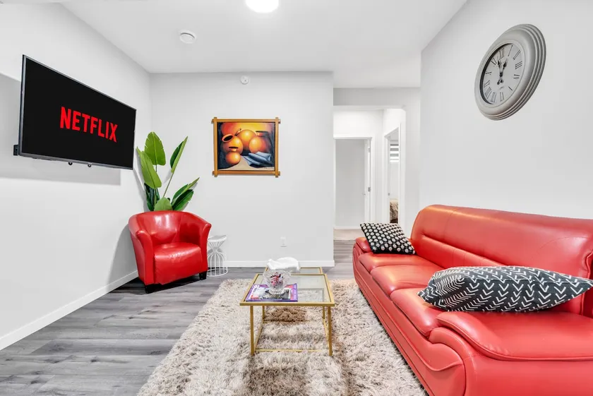 Private, Stylish and Peaceful 2BR Guest Suite - Image 1
