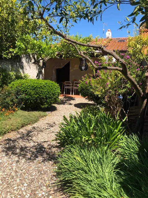 Charming house with beautiful garden, close to the beach. Free WiFi! - Image 1